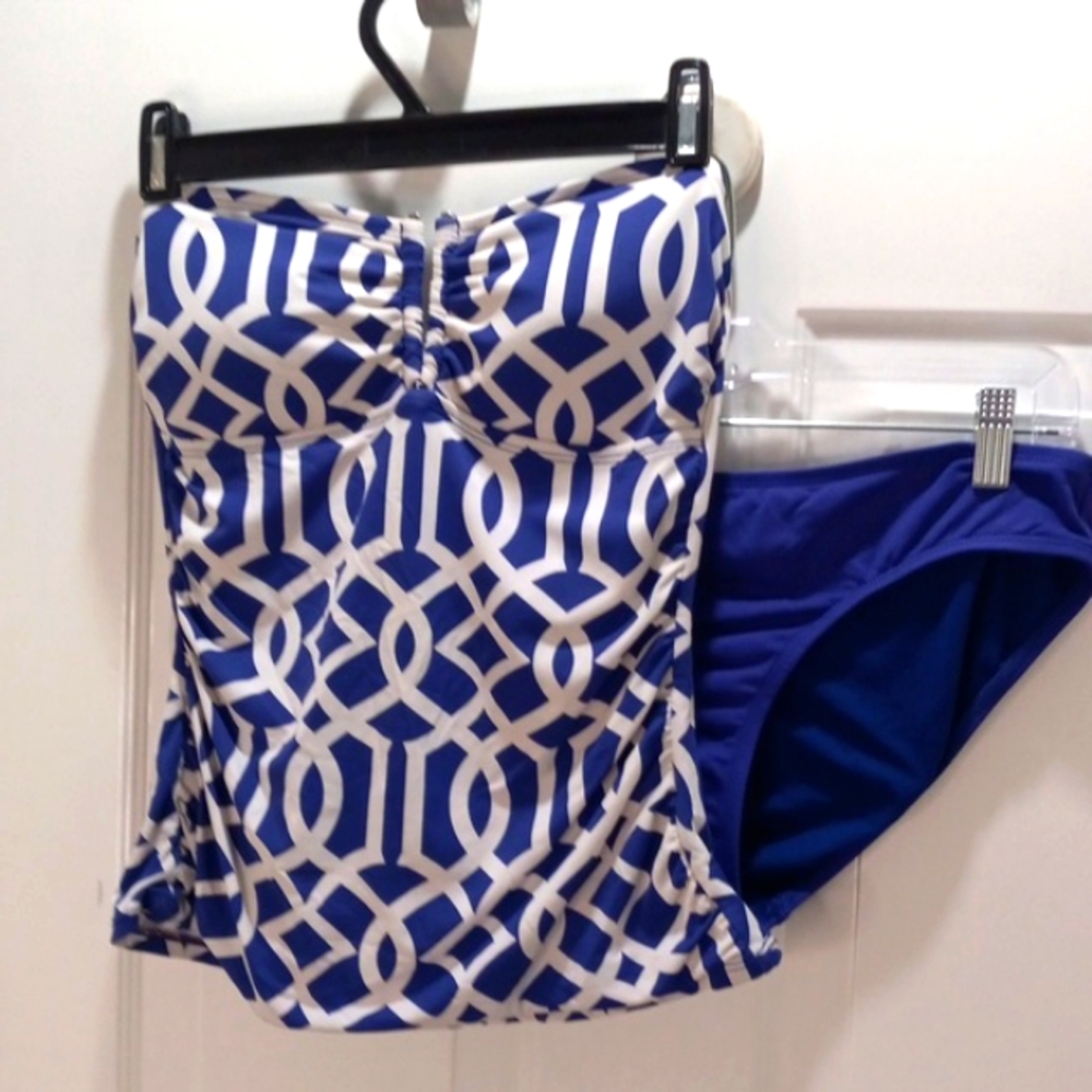 Liz Clairborne Blue/White Graphic Two Piece Size 8